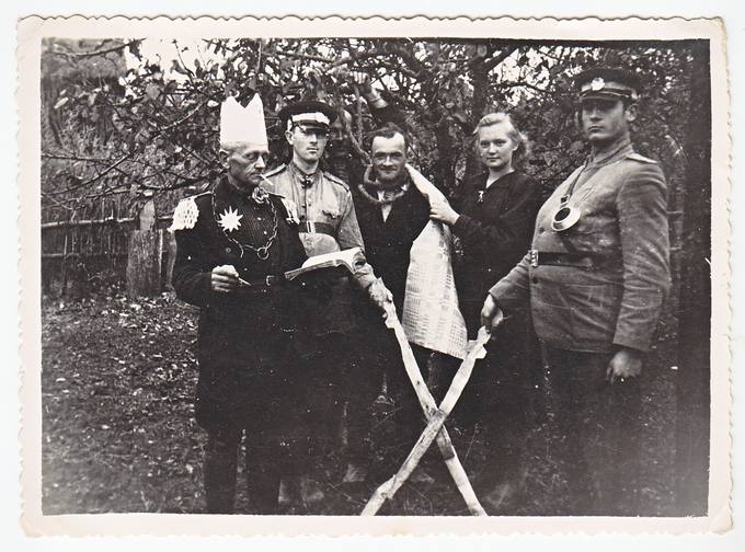 Emilijos ir Juozapo Mikalajūnų vestuvės. Piršlio korimo ceremonija